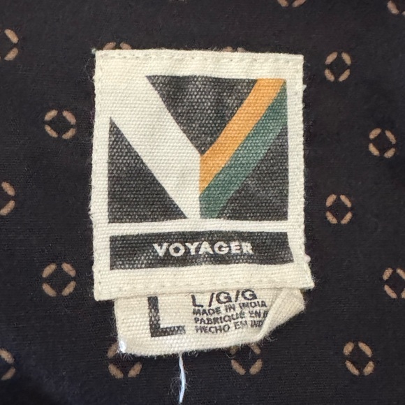 Stylish Patterned Button-Up Shirts - Picture 6 of 10